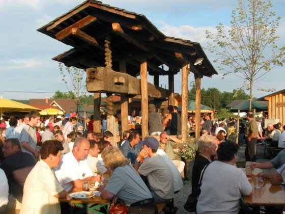 Weinpresse am Schratl-Platz